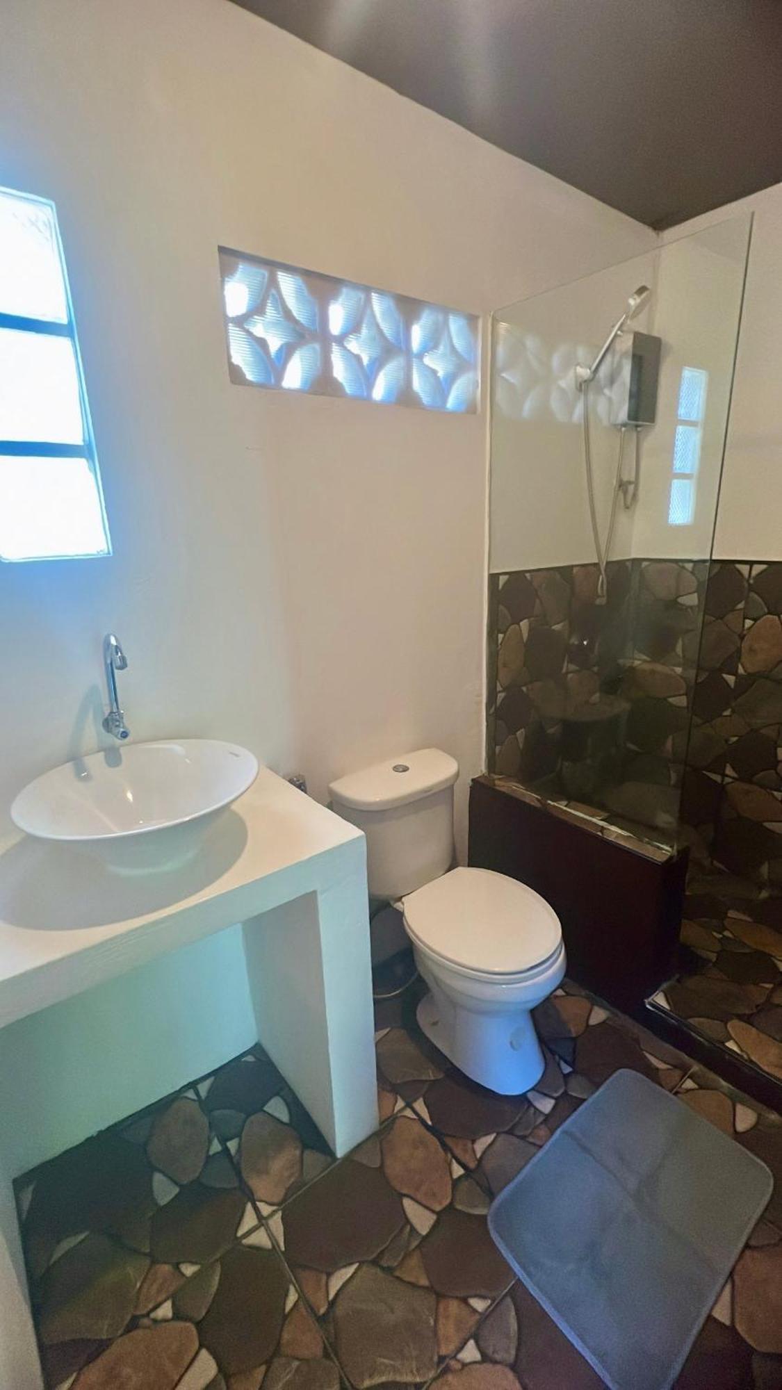 Yay Lodge Siargao, Private Room 1 With Ac & Hot Shower And Fast Starlink Wifi Хенераль-Луна Екстер'єр фото