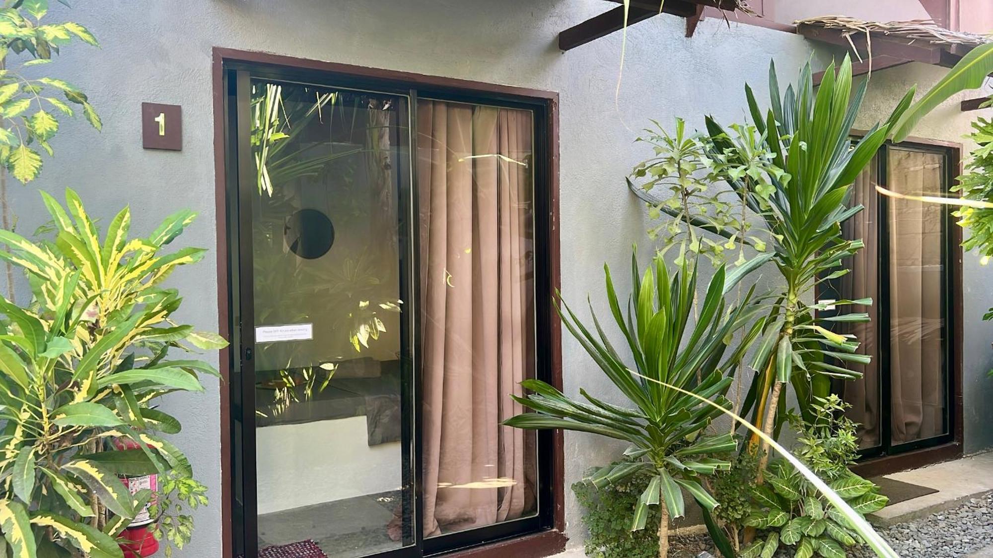 Yay Lodge Siargao, Private Room 1 With Ac & Hot Shower And Fast Starlink Wifi Хенераль-Луна Екстер'єр фото