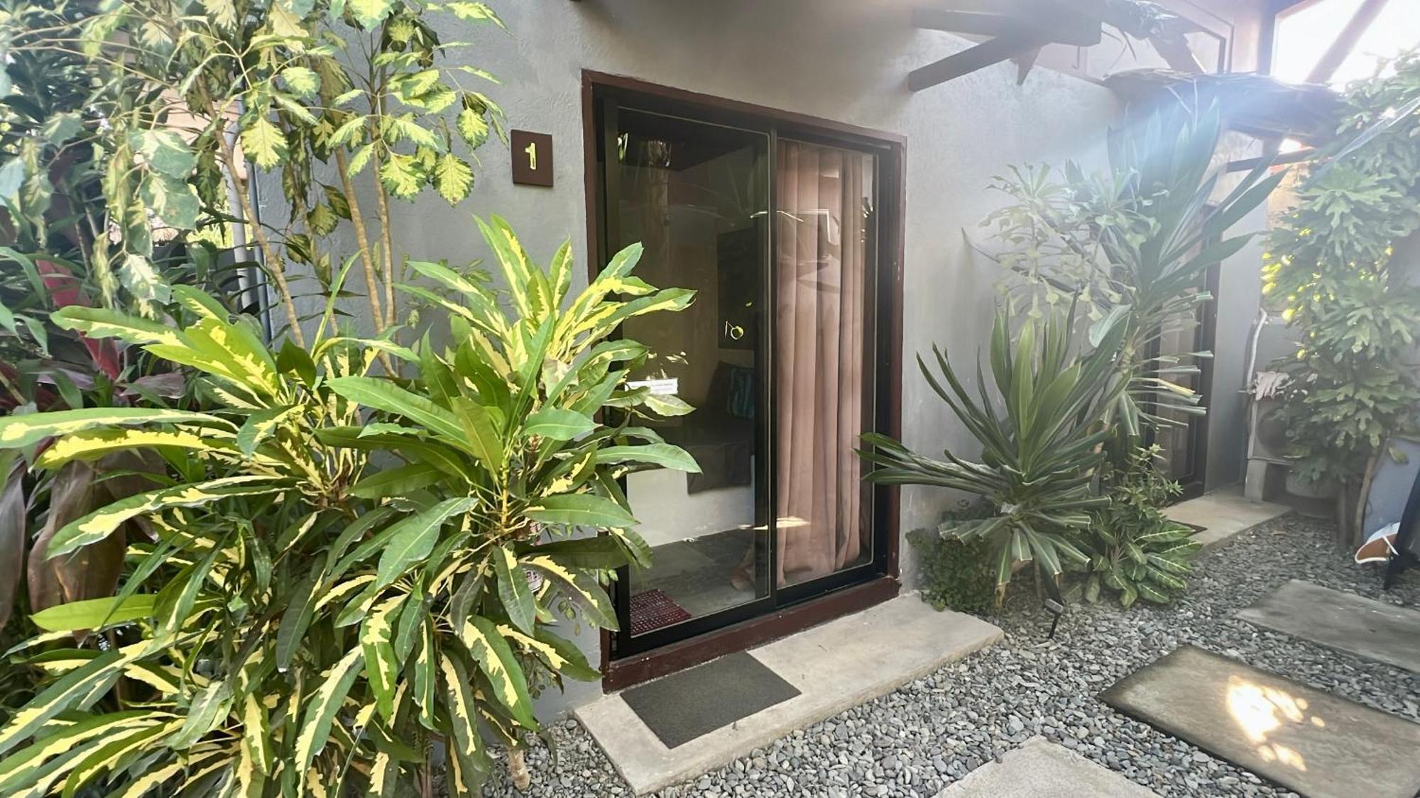 Yay Lodge Siargao, Private Room 1 With Ac & Hot Shower And Fast Starlink Wifi Хенераль-Луна Екстер'єр фото