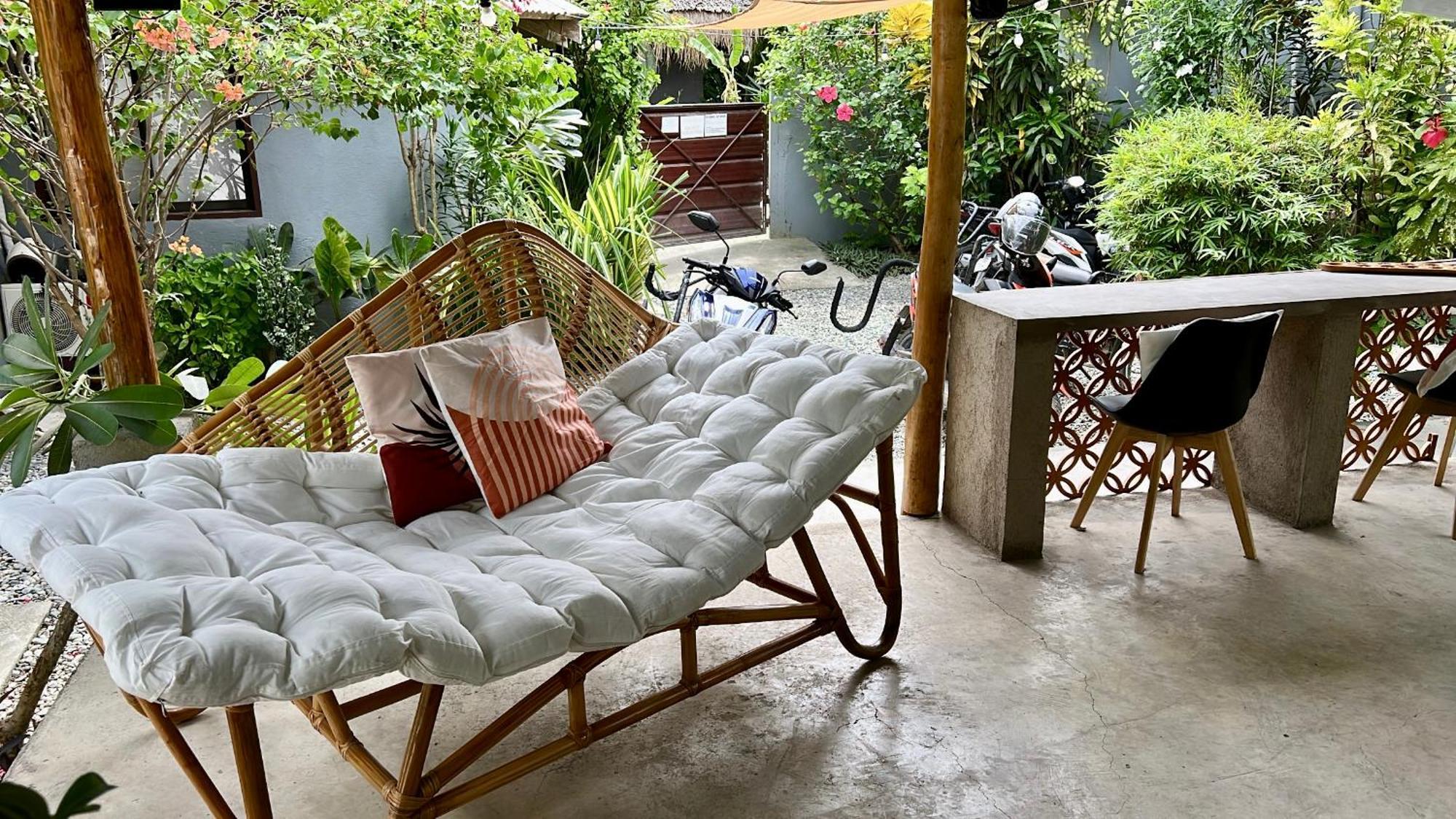 Yay Lodge Siargao, Private Room 1 With Ac & Hot Shower And Fast Starlink Wifi Хенераль-Луна Екстер'єр фото